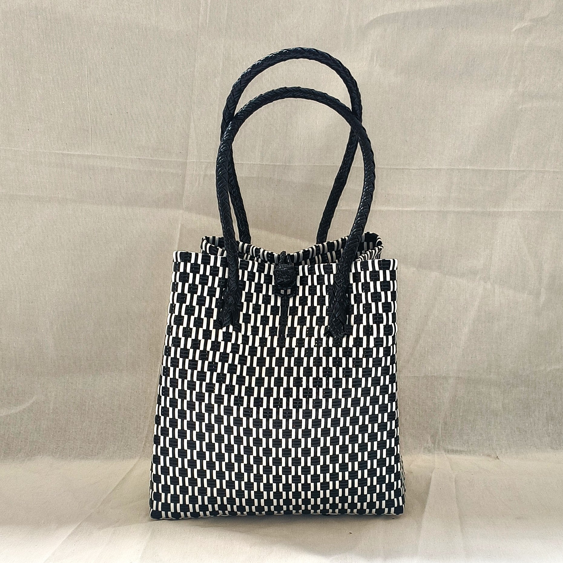 Grid Noir – Chic Collection Black & White Tote